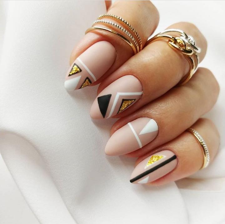 Elevate Your Beauty Game With These Chic Abstract Nail Art Designs (2)