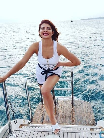 40 Bollywood Celebrity Beach Outfits That You'll Love