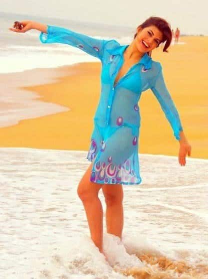 Bollywood Celebrities Beach Outfits-25 Indian actress 