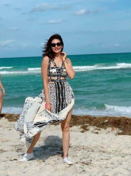 40 Bollywood Celebrity Beach Outfits That You'll Love