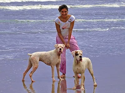 lara-dutta-beach-outfit