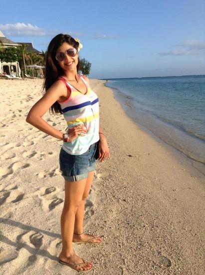 Bollywood actresses beach outfits (9)