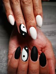 Funky White Nail Art11