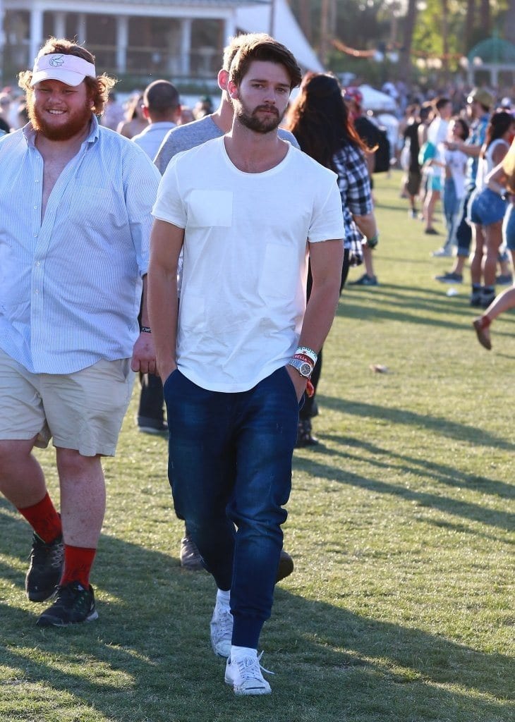 Men's Outfit with White Shoes (1)