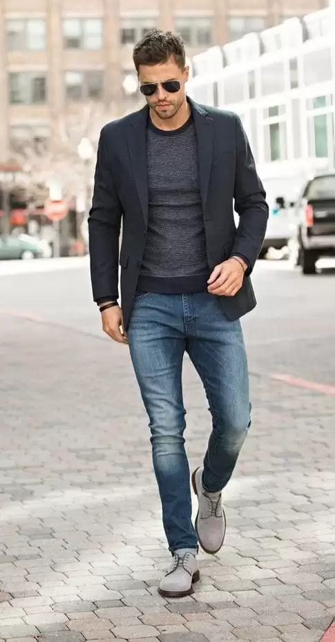 What Color Jeans to Wear with Black Shirt and Blazer
