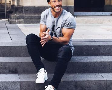 beanie black jeans