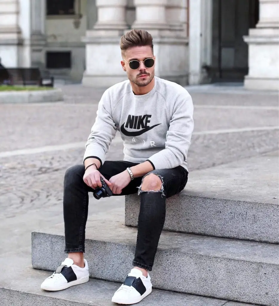 34 Black Jeans Outfits for Men & Styling Tips