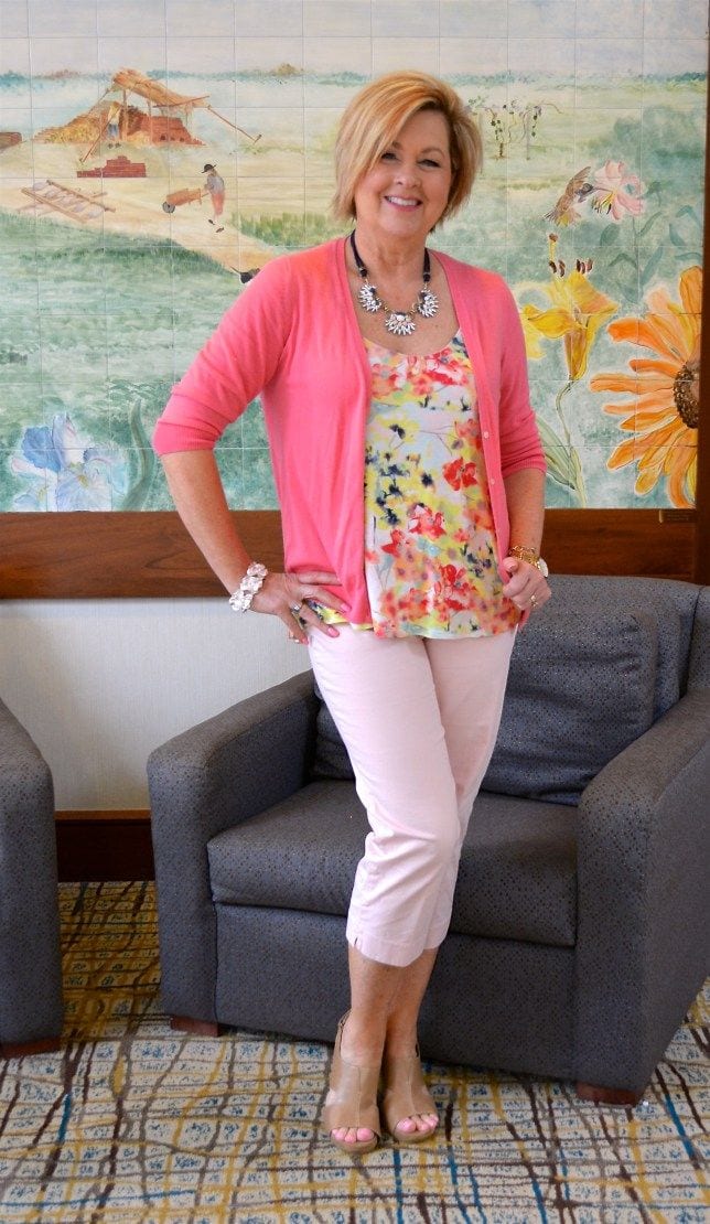 Casual Outfit Ideas for Women Over 60-How to Dress in Your 60s