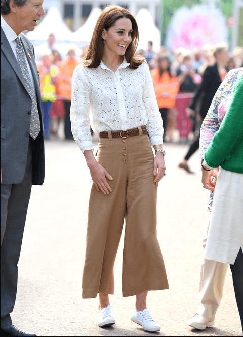 Kate Middleton Travel Outfits | 18 Best Looks You Can Steal