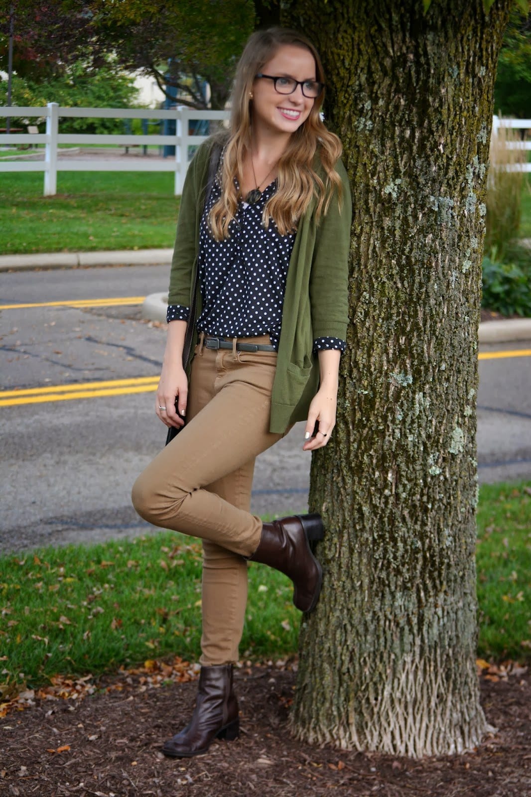 Women Khaki Pant Outfits 20 Ways Girls can Wear Khaki Pants
