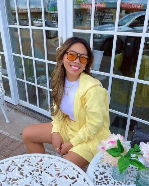 yellow outfits for women
