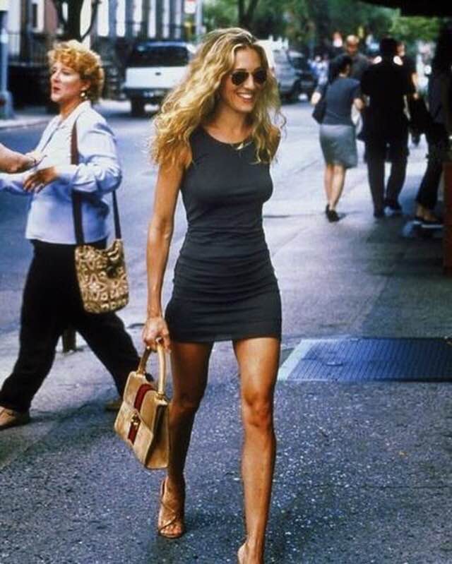 Outfits with Velvet Bags- 20 Ideas to Wear with a Velvet Bag