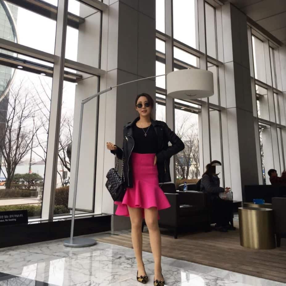 Outfits with Pink Skirts - 35 Ways to Style Hot Pink Skirts