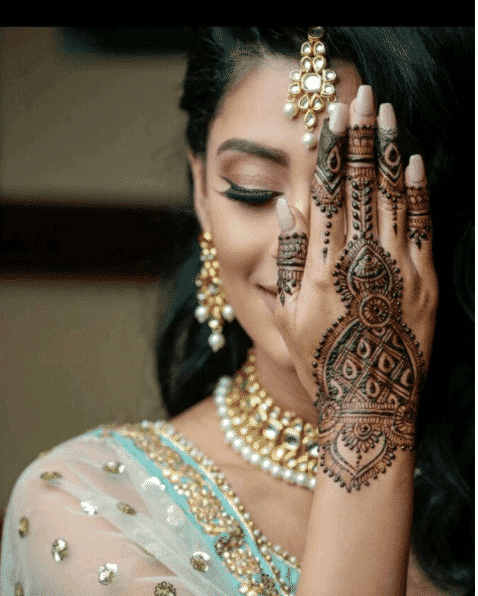 mehndi designs trending