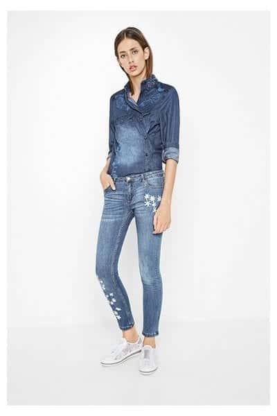 Embroidered Jeans- 27 Ways to Wear Embroidered Jeans to Work