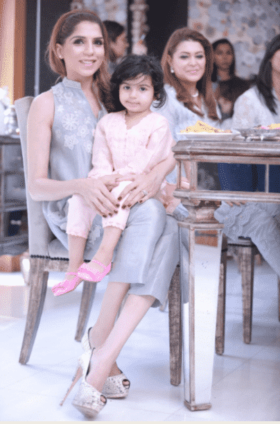 Pakistani Mother Daughter Outfits (17)