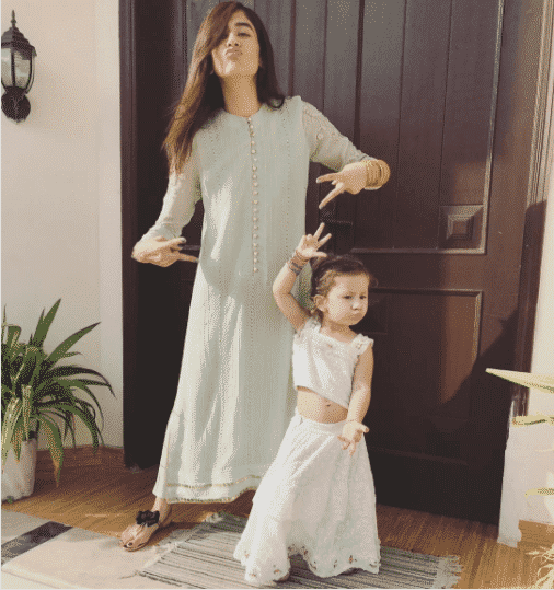 Pakistani Mother Daughter Outfits (13)