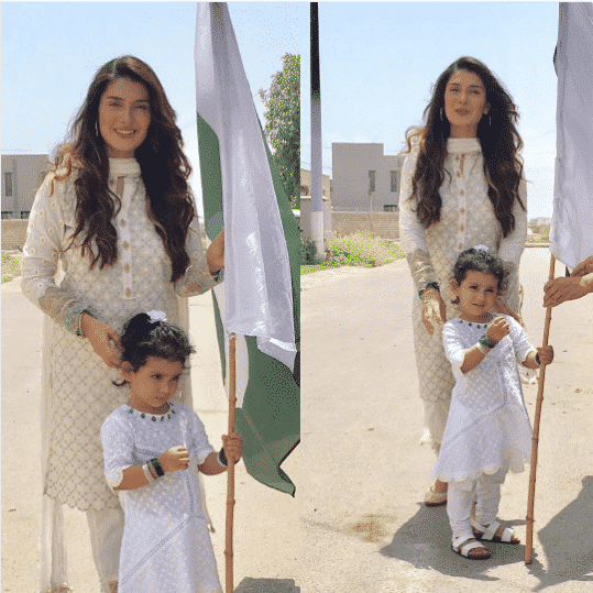 Pakistani Mother Daughter Outfits (11)