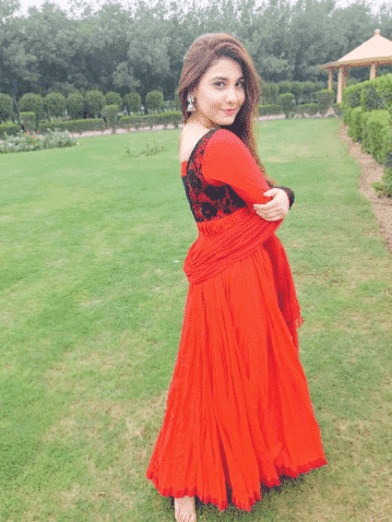 outfits for short height pakistani girls