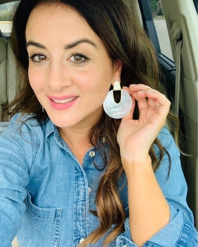 19 Cute Ways to Wear Earrings with Long Hairs