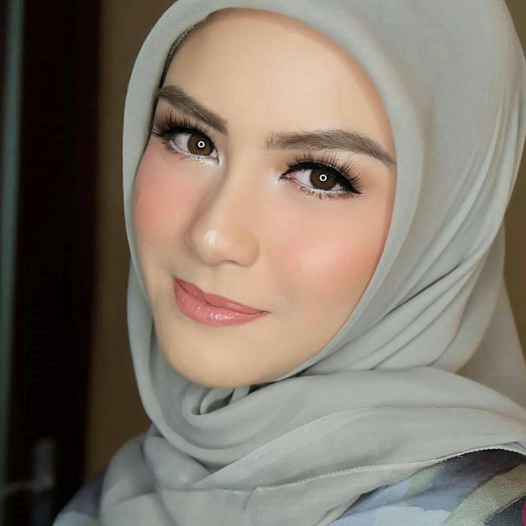 Simple Makeup with Hijab