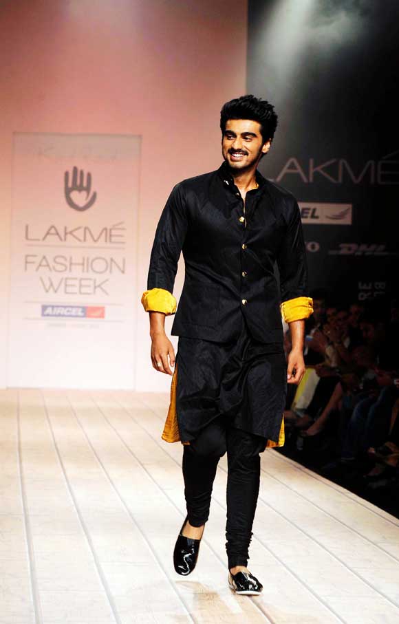 Black Kurta Pajama Outfits for Men