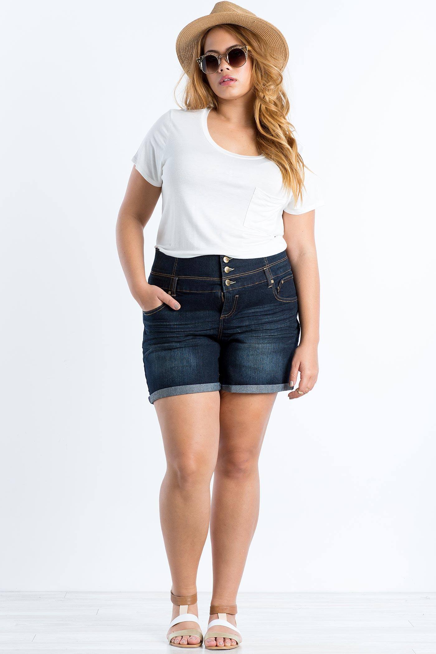 20 Ideas On How To Wear High Waisted Shorts For Plus Size Women