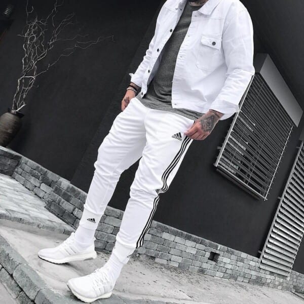 25 Outfits to Wear with White Sneakers for Men