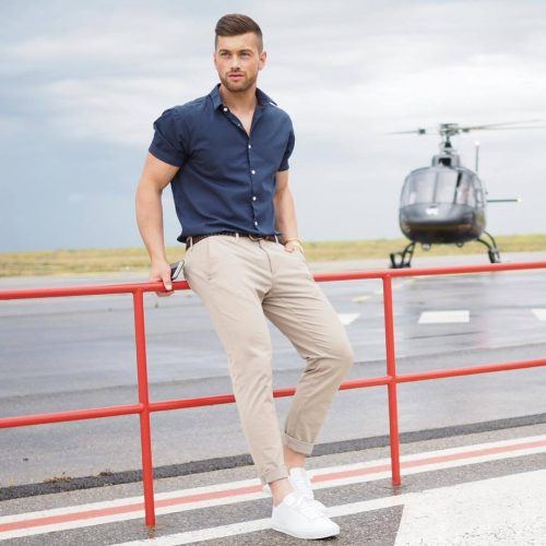 25 Outfits to Wear with White Sneakers for Men