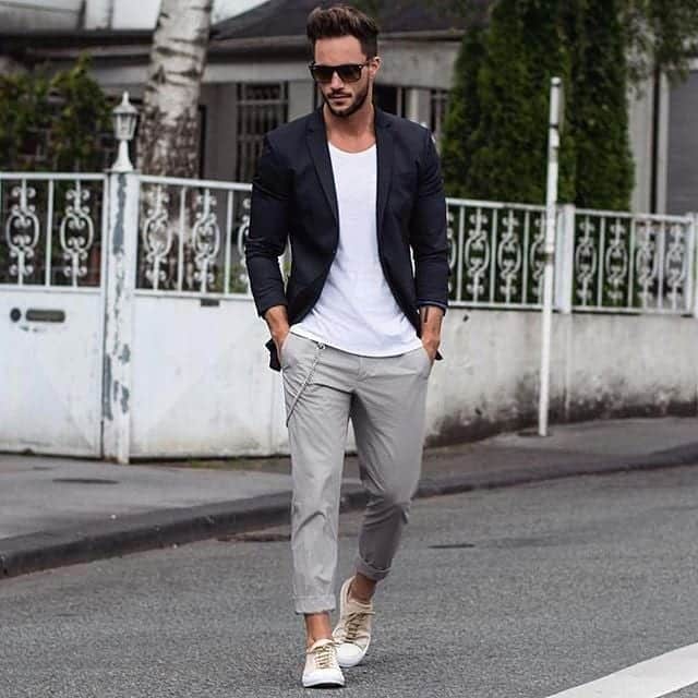 25 Outfits to Wear with White Sneakers for Men