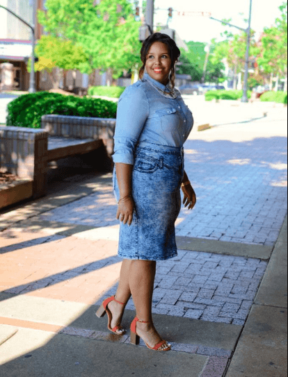 plus size denim skirt outfit