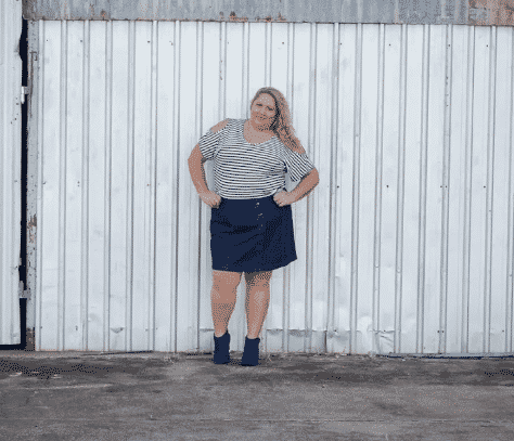 plus size denim skirt outfit