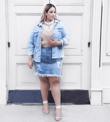 plus size denim skirt outfit