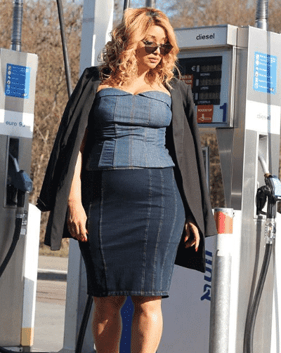 plus size denim skirt outfit