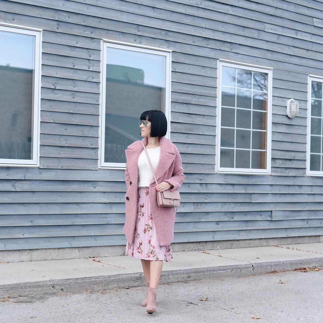colors to wear with tan boots
