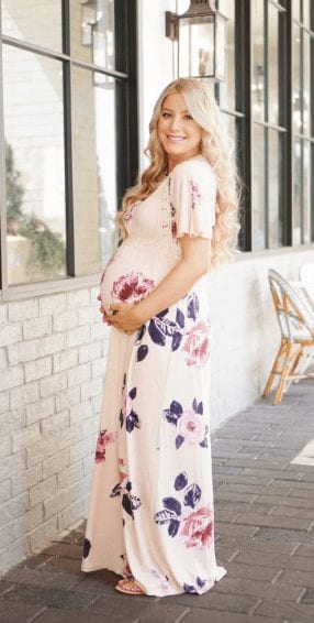 27 Comfortable Summer Baby Shower Outfits For Mom & Guests