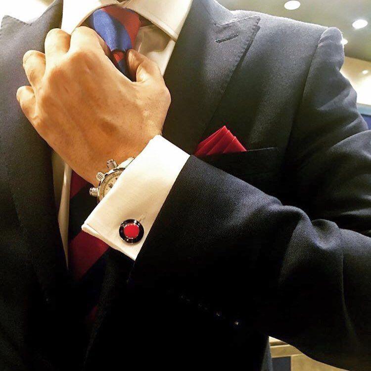 How to wear cufflinks