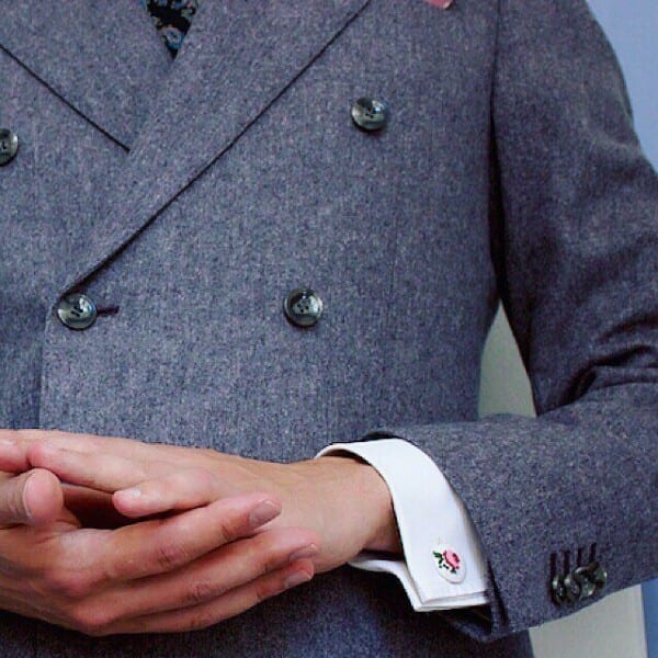 How to Put on Cufflinks? 10 Simple Tips with Tutorial