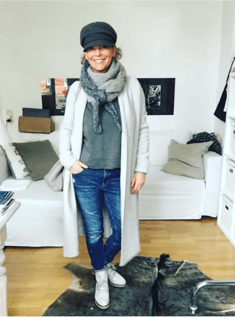 30 Best Traveling Outfits For Women Over 50