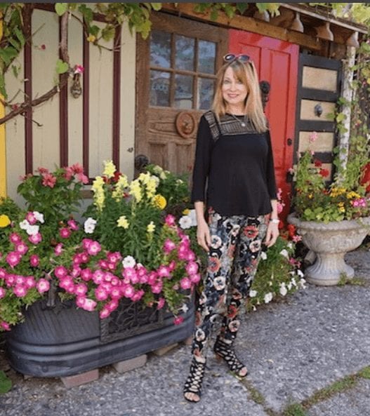 Summer Travelling Outfits for Women Over 50