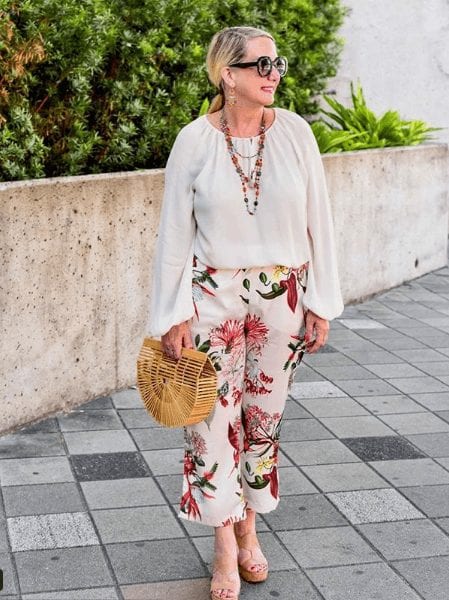 30 Best Summer Travelling Outfits for Women Over 50