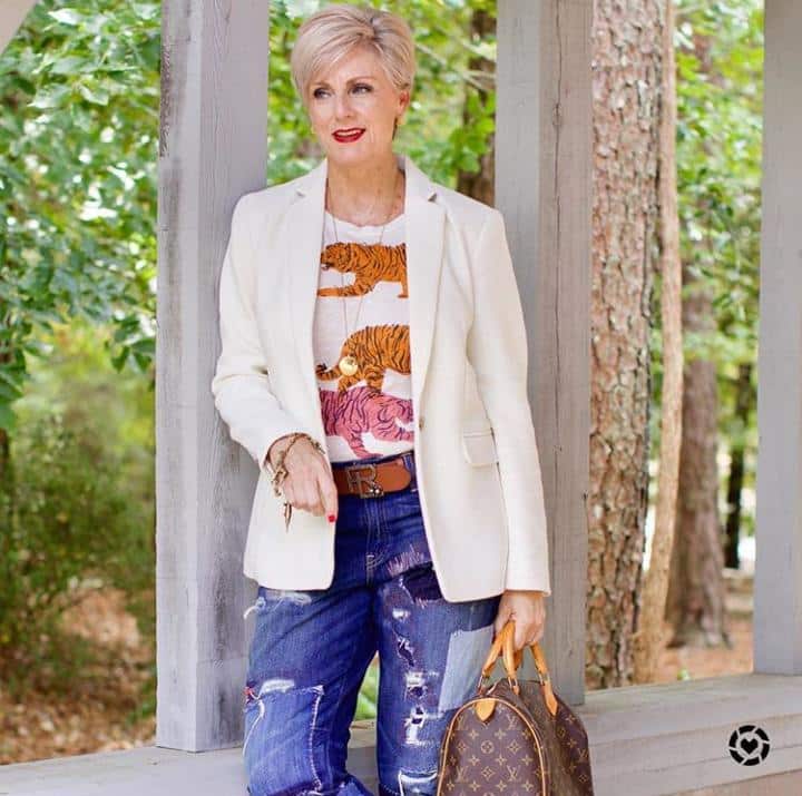 Styling Jeans for Women Over 50 (18)