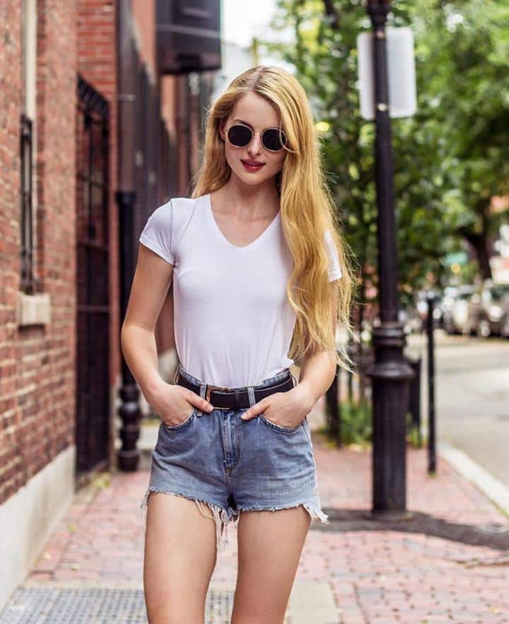 Chic Outfits with Mom Shorts (3)