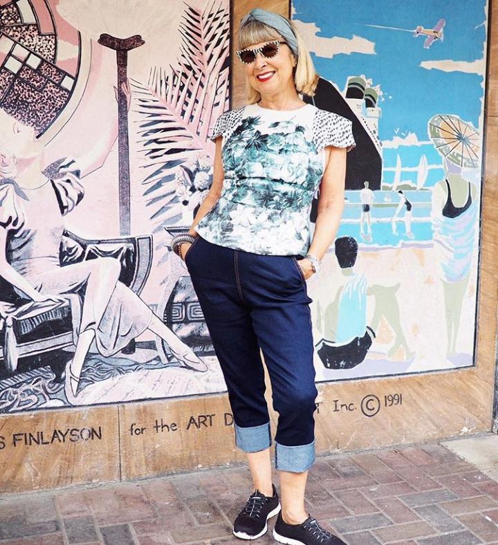 Styling Jeans for Women Over 50 (6)