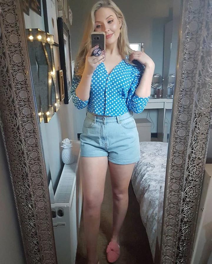 Chic Outfits with Mom Shorts (1)