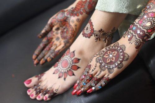 13 Back Hand Mehndi Designs That are Ideal for All Occasions