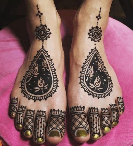 Foot Henna Art - 50 Beautiful Mehndi Designs for Feet