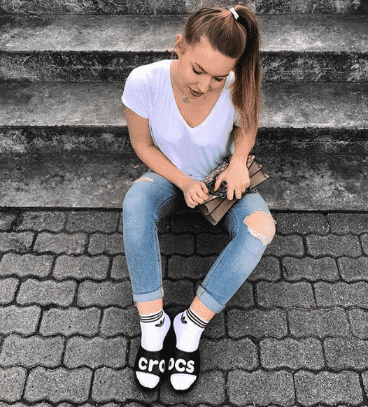 Women Outfits With Crocs - 27 Ideas On How To Wear Crocs