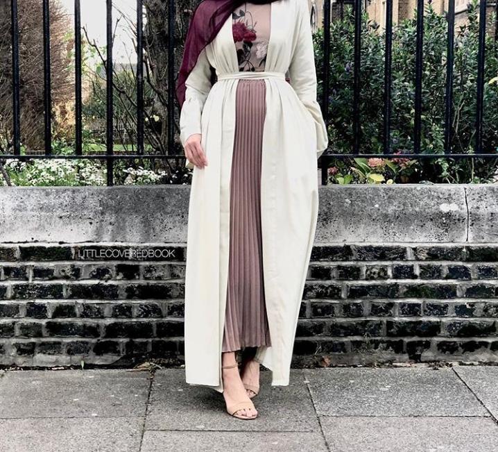 A Fusion Between Modern and Traditional Abaya Styles (20)