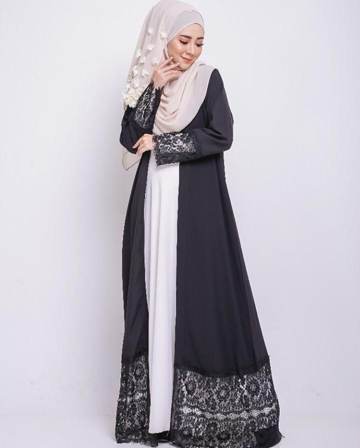A Fusion Between Modern and Traditional Abaya Styles (19)